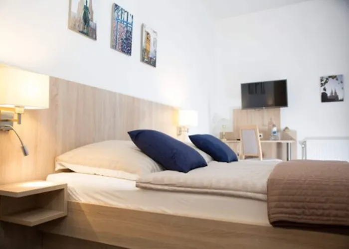 皮拉尔伽尼酒店