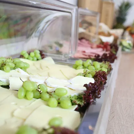 Pilar Garni Hotel 3*