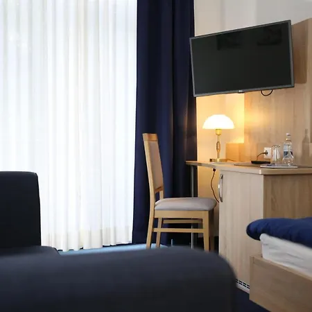 Hotell Pilar Garni 3*
