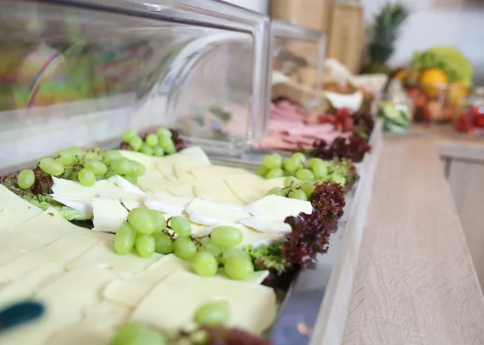 Pilar Garni Hotel 3*